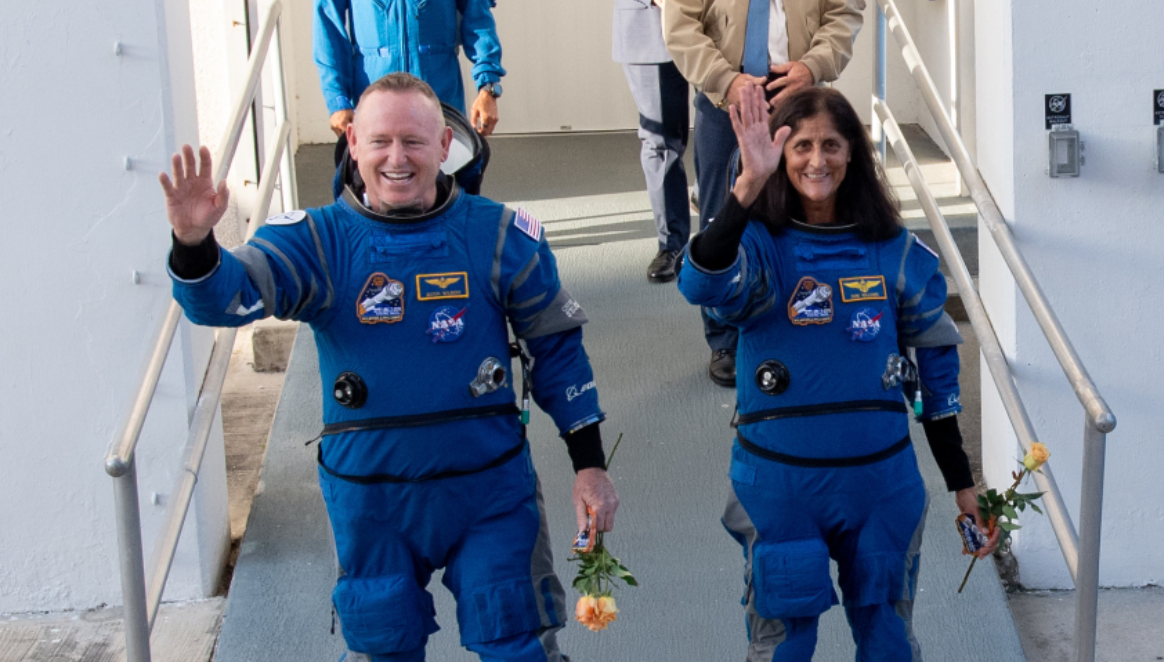 Atraso no lançamento da tripulação substituta deixa astronautas presos na ISS por mais tempo