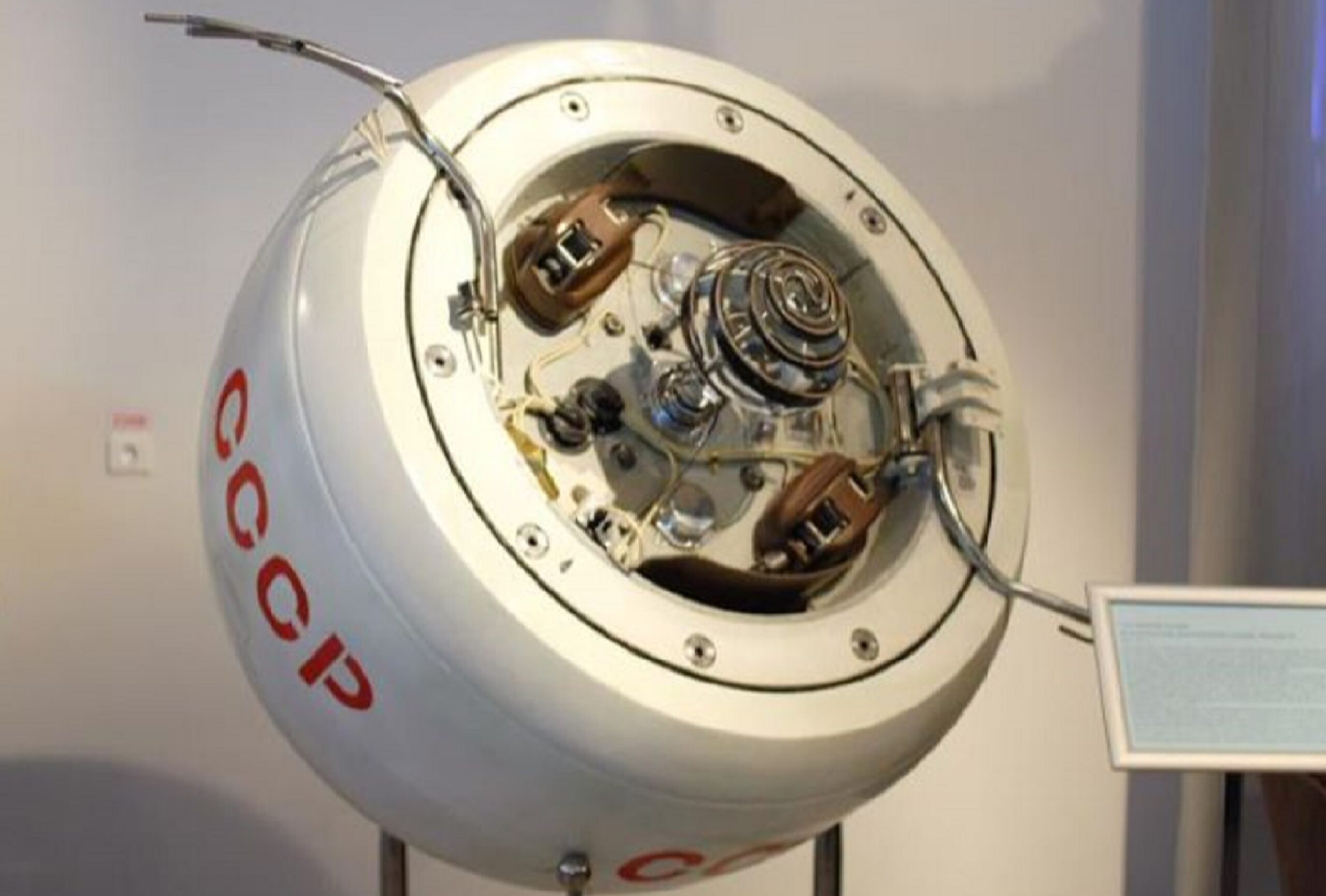 O modelo da Venera-4 no Museu da Memória da Cosmonáutica, semelhante à sonda que entrou na atmosfera da Terra. (Foto: ESA)