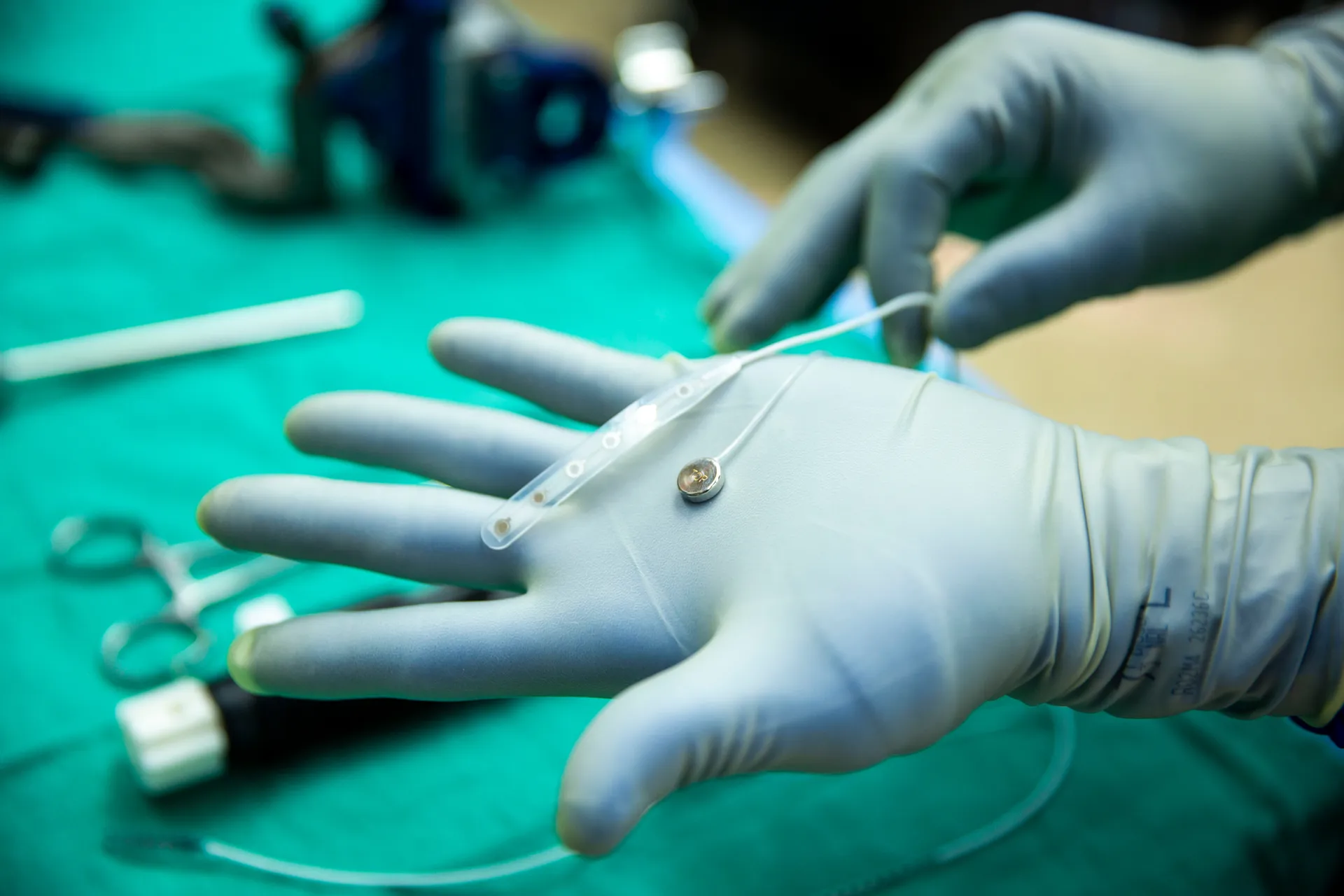 Startup testa com sucesso implante cerebral em paciente humano