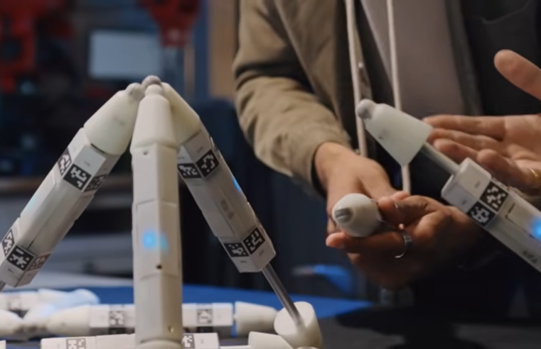 Robô experimental cresce e se fortalece ao incorporar partes de outros robôs